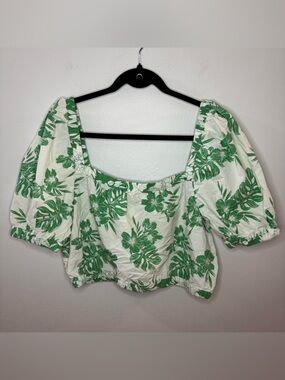 BNWT American Eagle Women’s White/Green Palm Print Top